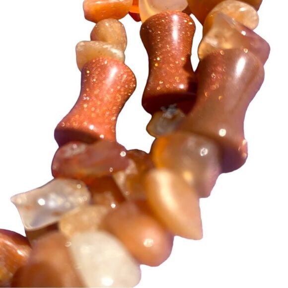 Triple strand agate goldstone necklace with reverse carved amber lucite pendant - Picture 6 of 12